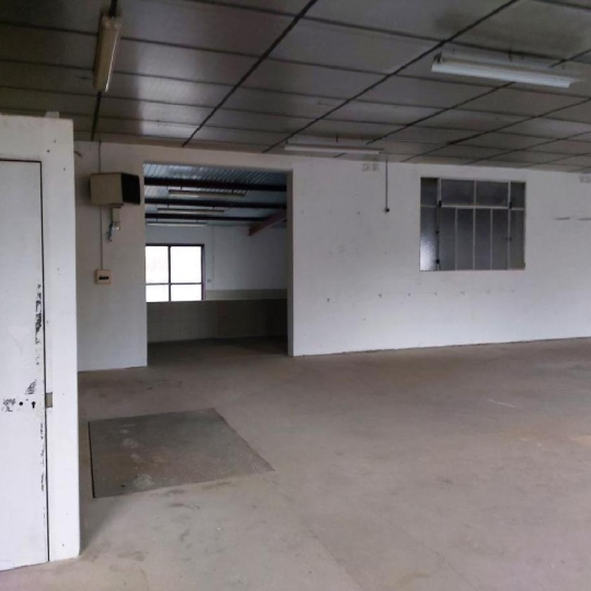  DYNAMIC IMMOBILIER : Local / Bureau | LA ROCHE-VINEUSE (71960) | 500 m2 | 1 400 € 