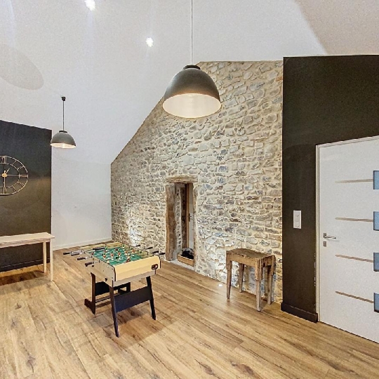  DYNAMIC IMMOBILIER : House | PIERRECLOS (71960) | 224 m2 | 339 000 € 