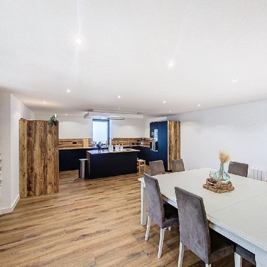  DYNAMIC IMMOBILIER : House | PIERRECLOS (71960) | 224 m2 | 339 000 € 