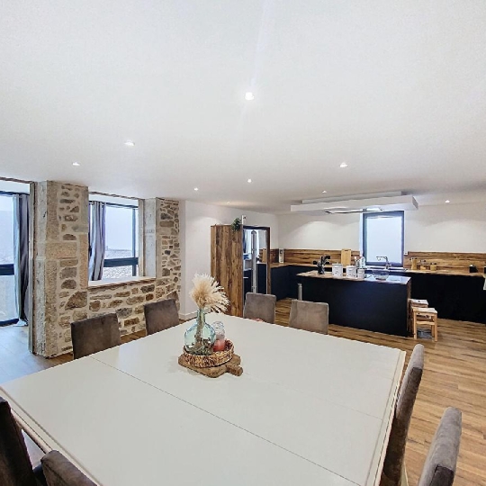  DYNAMIC IMMOBILIER : House | PIERRECLOS (71960) | 224 m2 | 339 000 € 