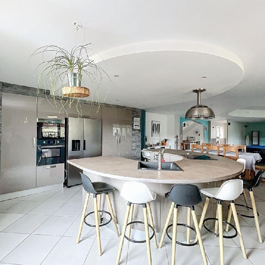  DYNAMIC IMMOBILIER : Maison / Villa | AZE (71260) | 210 m2 | 379 000 € 
