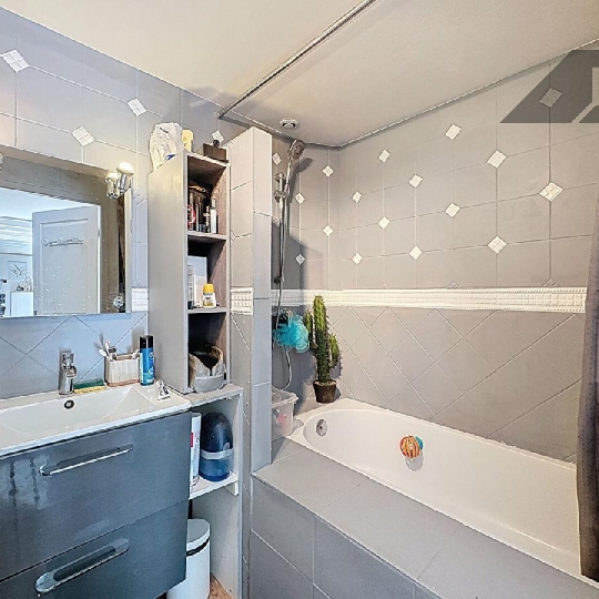  DYNAMIC IMMOBILIER : Maison / Villa | SAINT-AMOUR-BELLEVUE (71570) | 90 m2 | 240 000 € 