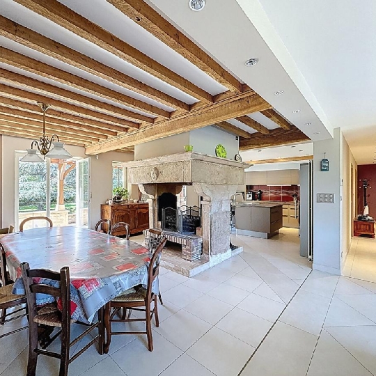  DYNAMIC IMMOBILIER : House | CLUNY (71250) | 300 m2 | 676 000 € 