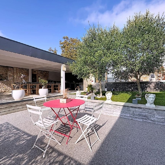 DYNAMIC IMMOBILIER : House | VIRE (71260) | 160 m2 | 329 000 &euro; 