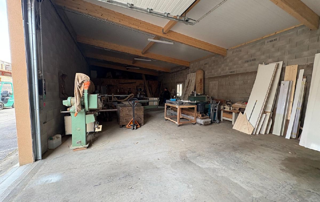 DYNAMIC IMMOBILIER : Local / Bureau | LA ROCHE-VINEUSE (71960) | 130 m2 | 915 € 