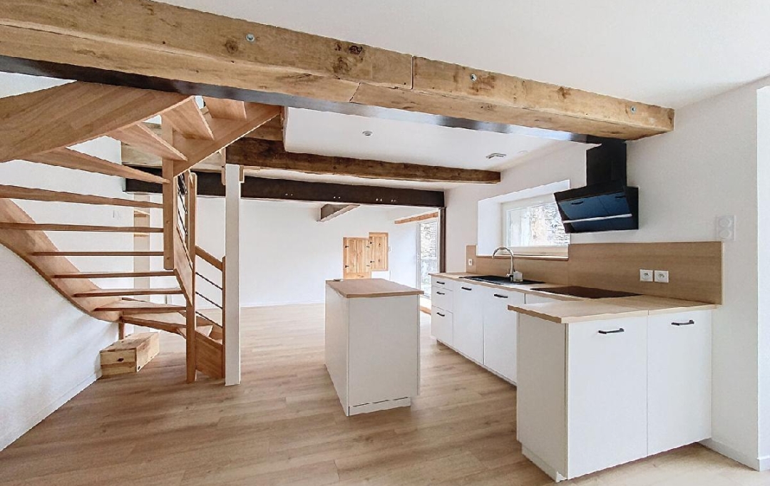 DYNAMIC IMMOBILIER : Maison / Villa | IGE (71960) | 66 m2 | 850 &euro; 