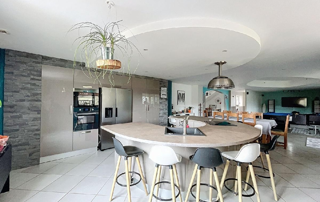 DYNAMIC IMMOBILIER : Maison / Villa | AZE (71260) | 210 m2 | 379 000 € 