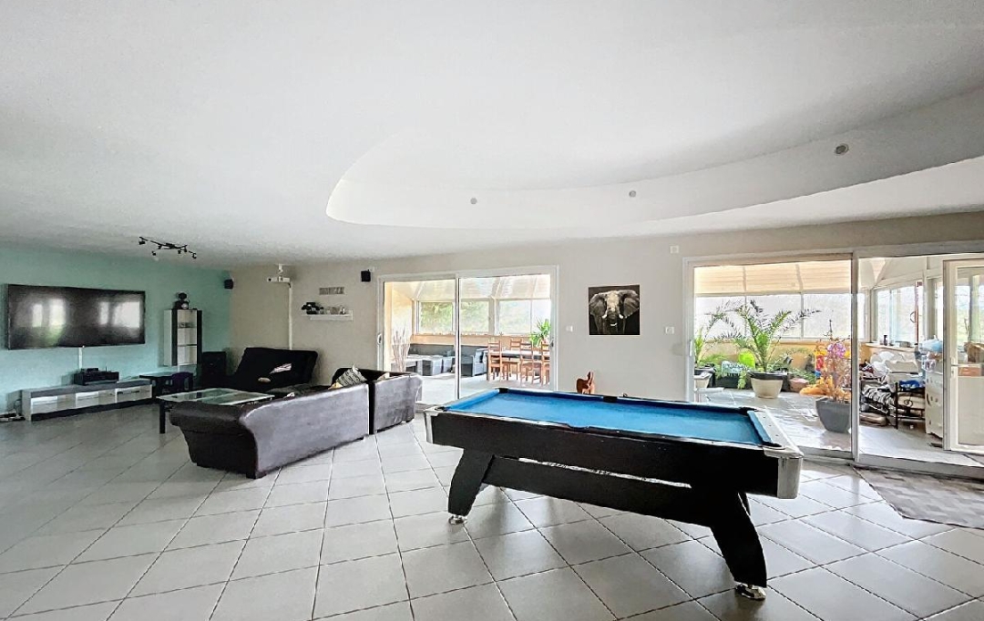 DYNAMIC IMMOBILIER : Maison / Villa | AZE (71260) | 210 m2 | 379 000 € 