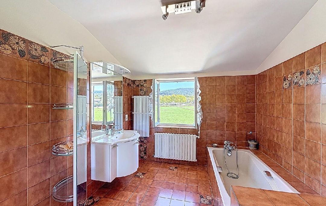 DYNAMIC IMMOBILIER : House | CLUNY (71250) | 300 m2 | 676 000 € 