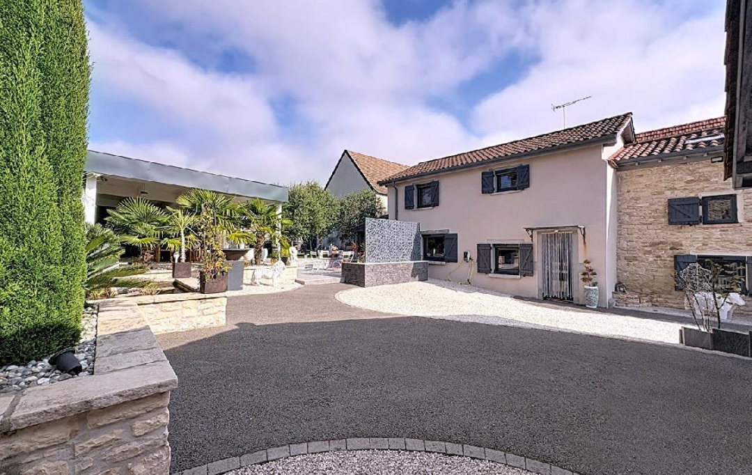 DYNAMIC IMMOBILIER : House | VIRE (71260) | 160 m2 | 329 000 &euro; 