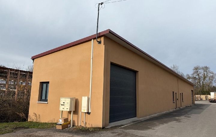  DYNAMIC IMMOBILIER Local / Bureau | LA ROCHE-VINEUSE (71960) | 130 m2 | 915 € 