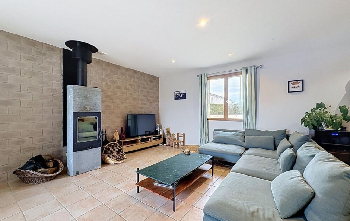 Maison   CLESSE  110 m2 1 090 € 
